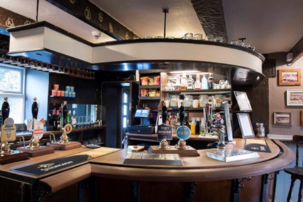 The Red Lion Inn Holmfirth Buitenkant foto
