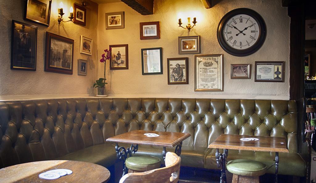 The Red Lion Inn Holmfirth Buitenkant foto